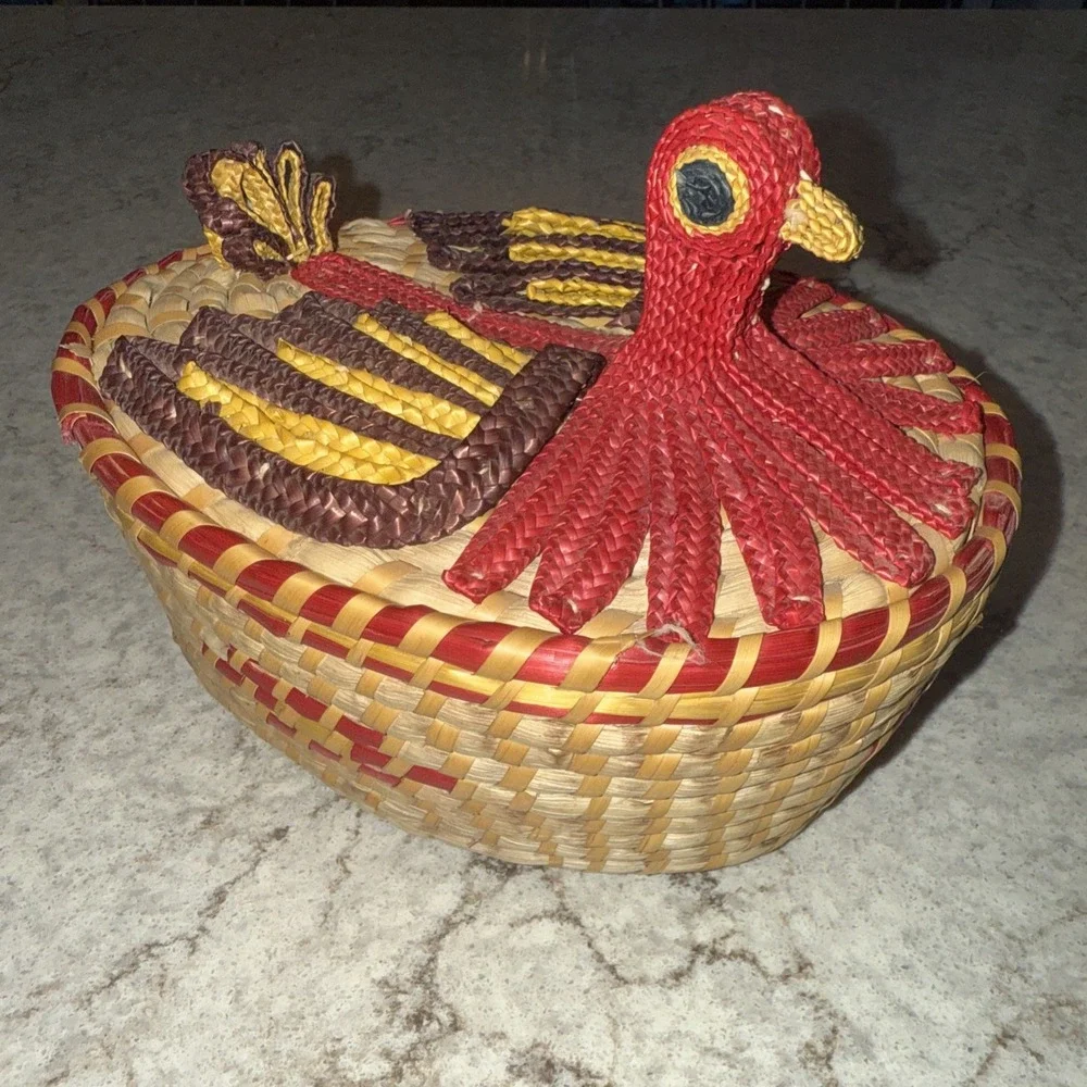 Vintage Handwoven Chicken Basket with Lid Straw Coiled Cottage Farmhouse 7.5x5.5